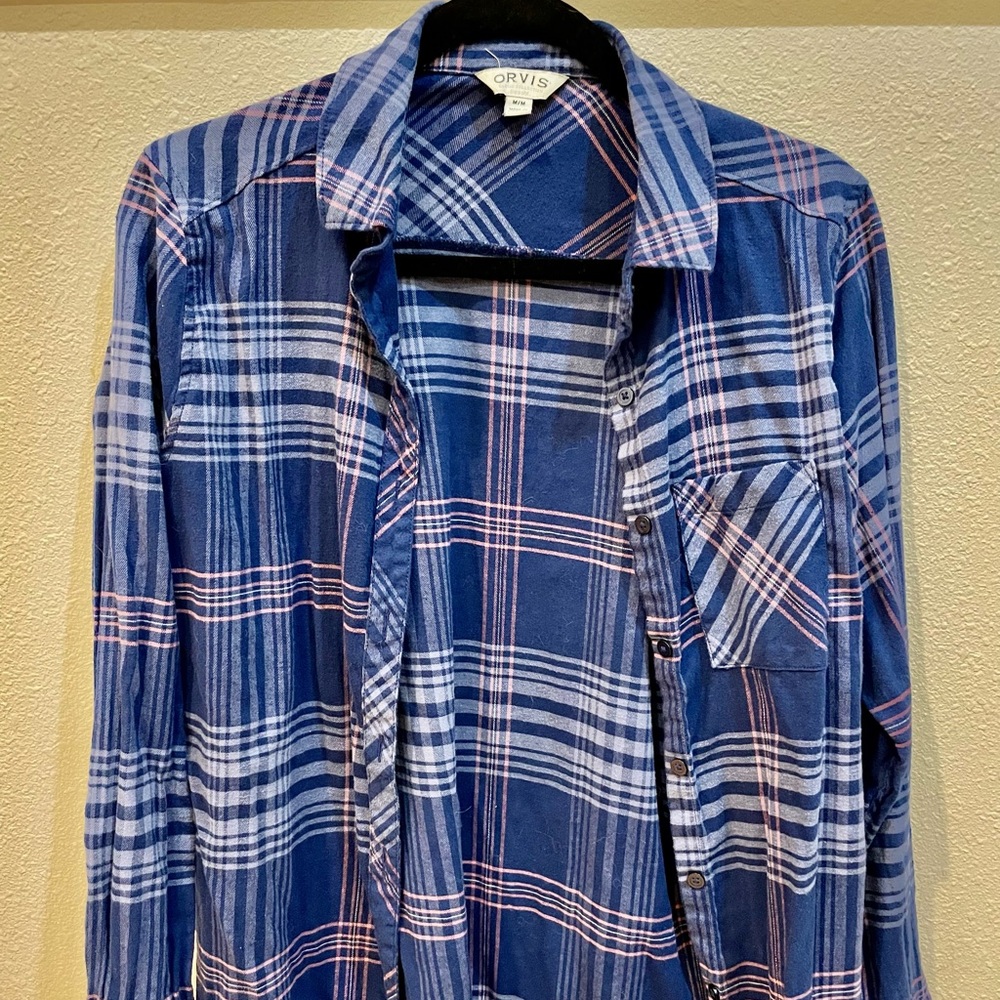 Blue/pink plaid flannel long sleeve medium
